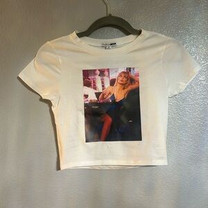 Woman’s white graphic print screen crop top size small